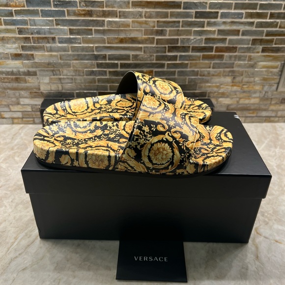 Versace Baroque Printed Slide Sandal - Picture 9 of 11